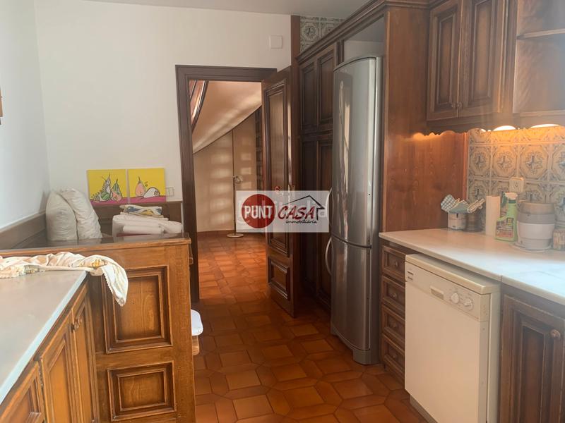 Foto 7a5108fd-83d3-466c-b34e-7de30c355c9f. A tre livelli con camino riscaldamento parcheggio in Lleida