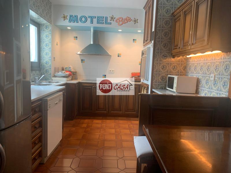 Foto 7ade8748-a2d4-4778-b989-8c3c69e3f38d. A tre livelli con camino riscaldamento parcheggio in Lleida