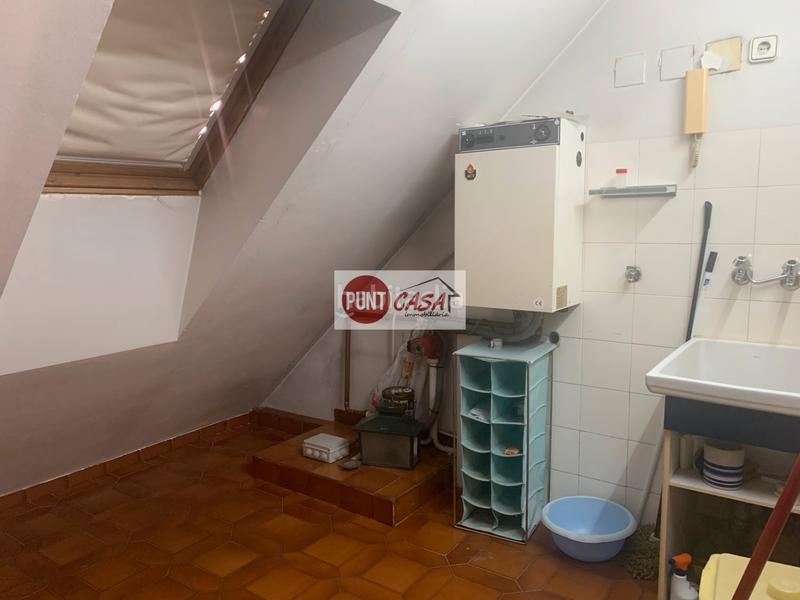 Foto 81f0dc44-8f62-42ca-821e-760e35e6d491. A tre livelli con camino riscaldamento parcheggio in Lleida