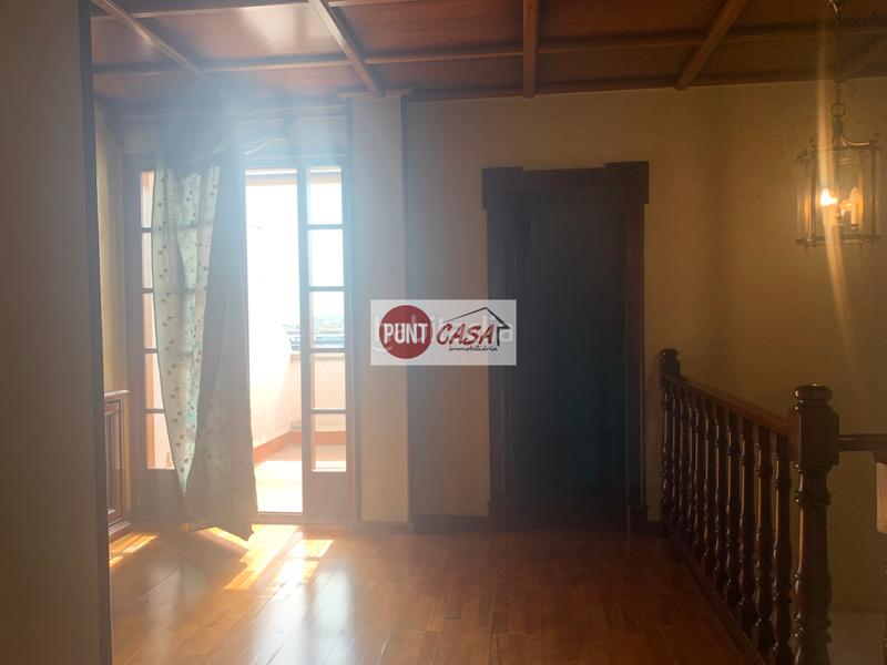 Foto 847f14f3-ec7b-472d-ba07-8667d8abc589. A tre livelli con camino riscaldamento parcheggio in Lleida