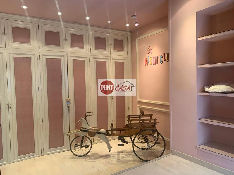 Foto 9768c71b-673f-4036-b4d1-31500d67f2b6. A tre livelli con camino riscaldamento parcheggio in Lleida