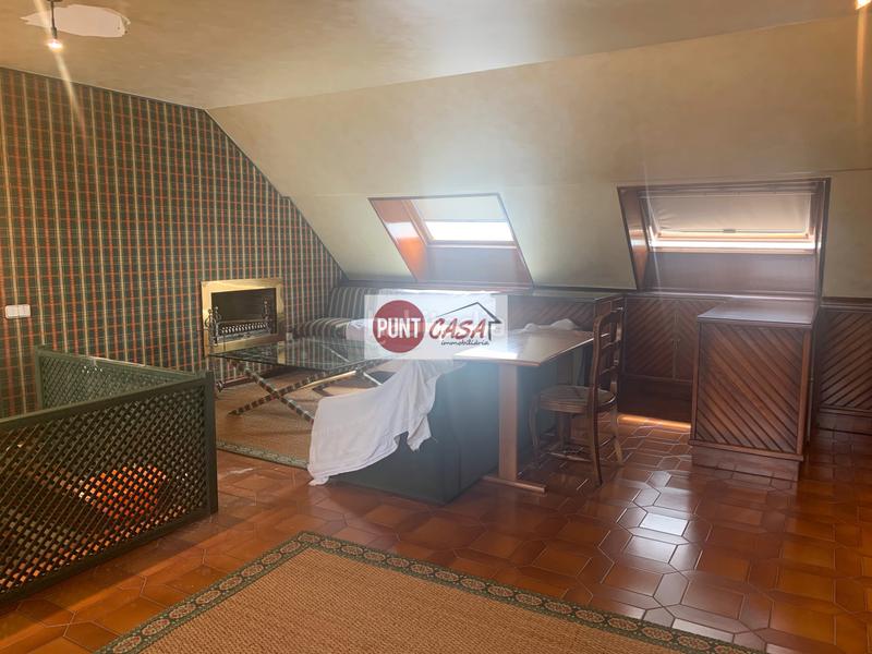 Foto cc6bab3f-8719-41e4-b881-cf56eb1274e3. A tre livelli con camino riscaldamento parcheggio in Lleida