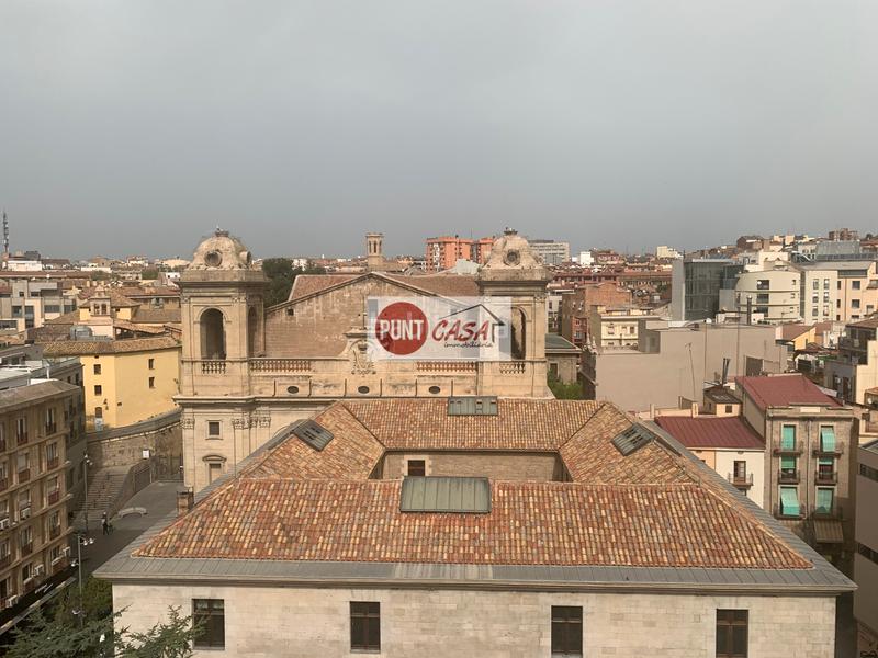 Foto d2c563a6-3751-42f3-9ea8-ed44718487c6. A tre livelli con camino riscaldamento parcheggio in Lleida