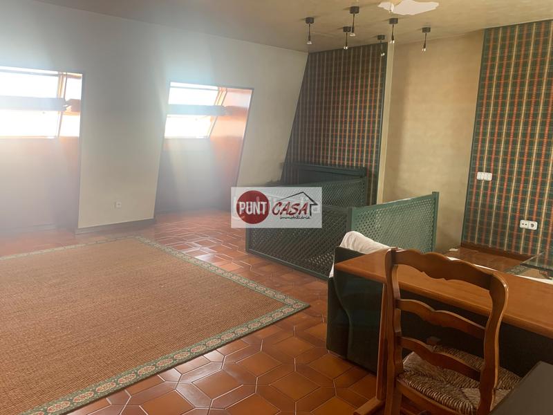 Foto e7200182-a9c3-44b4-9eed-f546e7eb3746. A tre livelli con camino riscaldamento parcheggio in Lleida