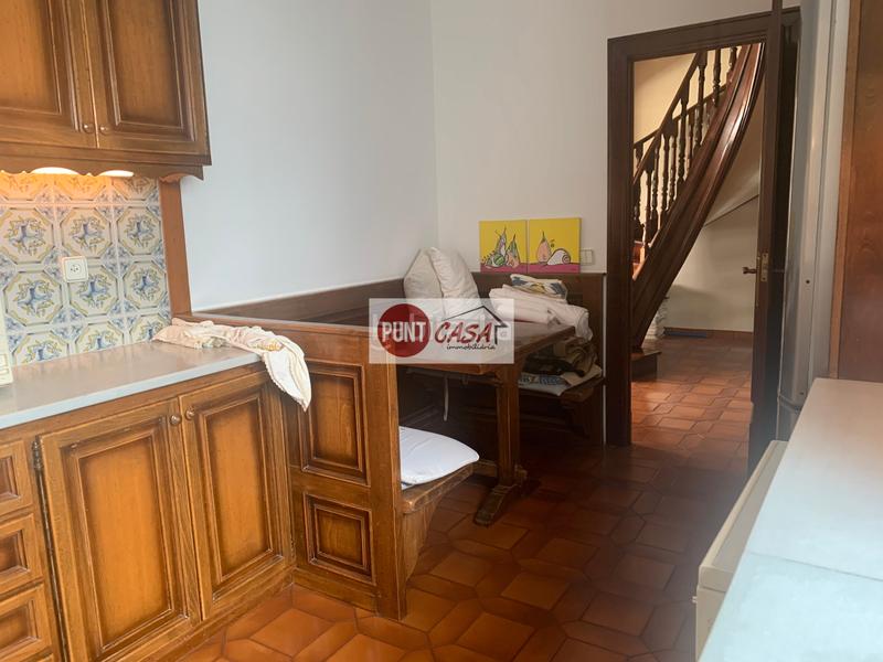 Foto fc690f5c-827e-4d5c-a886-2c52bb1d50cc. A tre livelli con camino riscaldamento parcheggio in Lleida