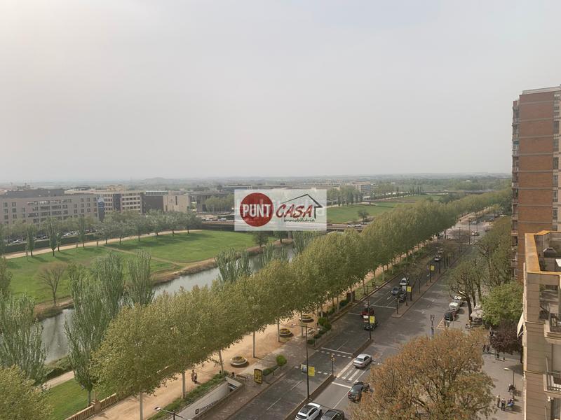 Foto fd7d2ce4-e9aa-4fb5-ae92-b4c8f60540d2. A tre livelli con camino riscaldamento parcheggio in Lleida