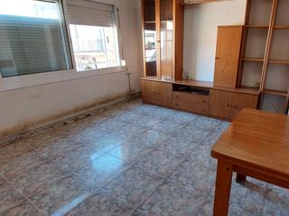Pis a Avinguda de la gatassa 10. Oportunitat pis cèntric 5a planta amb ascensor