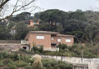 Maison à Sant Cebrià de Vallalta. Casa a 4 vents de 231m2,  calefacció llar de foc i jardí