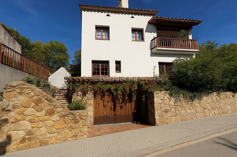 Foto ba059514-e8bc-4b76-9a83-12fd4a74e5a8. Casa amb xemeneia calefacció aparcament a Vallgorguina