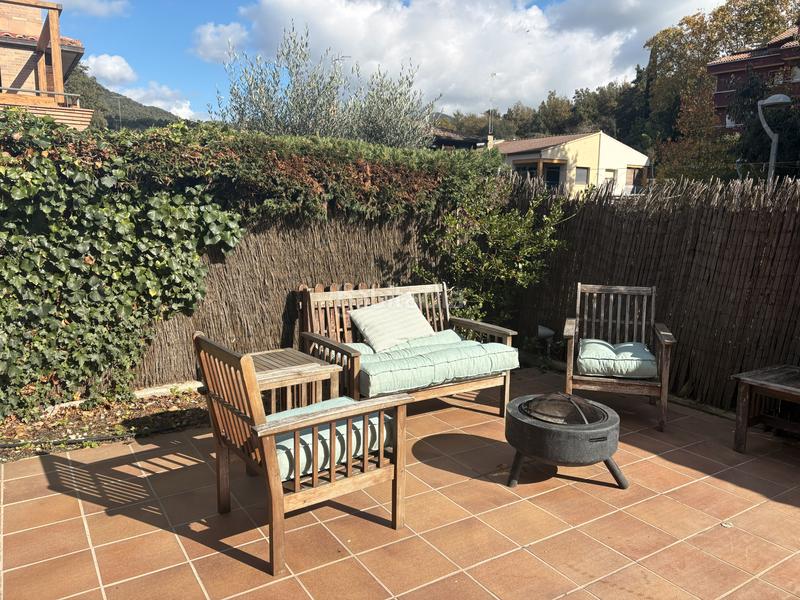 Foto 51c094d1-46a7-4812-8557-ea5ecee5bec9. Maison jumelée avec chauffage parking dans Vallgorguina