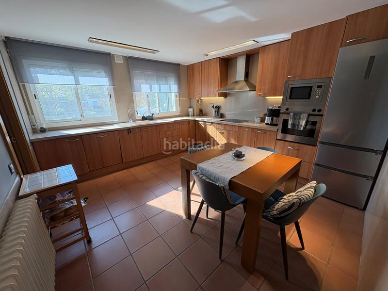 Foto 5900dce2-06db-419a-be62-4000c9ceec57. Maison jumelée avec chauffage parking dans Vallgorguina