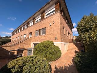 Maison jumelée à Vallgorguina. Casa cantonera cèntrica de 220m2 i pati de 150m2