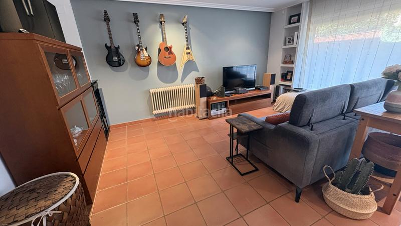 Foto ce533b5d-9f2f-48d1-b57d-9f1ab1dc022b. Maison jumelée avec chauffage parking dans Vallgorguina