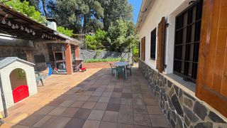 Haus in Vallgorguina. Casa assoleiada amb llar de foc i precioses vistes