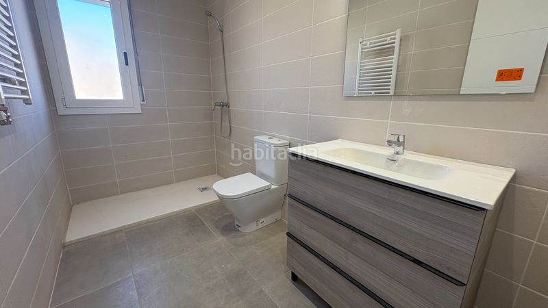Foto 4a11eb32-932b-4dff-b33e-4c1f99d13571. Alquiler casa pareada casa d'obra nova a 3 vents amb jardí privat en Sant Celoni