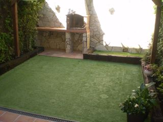 Rent House  Carrer lluís companys. Amb jardí de 35m2 i vistes a mar