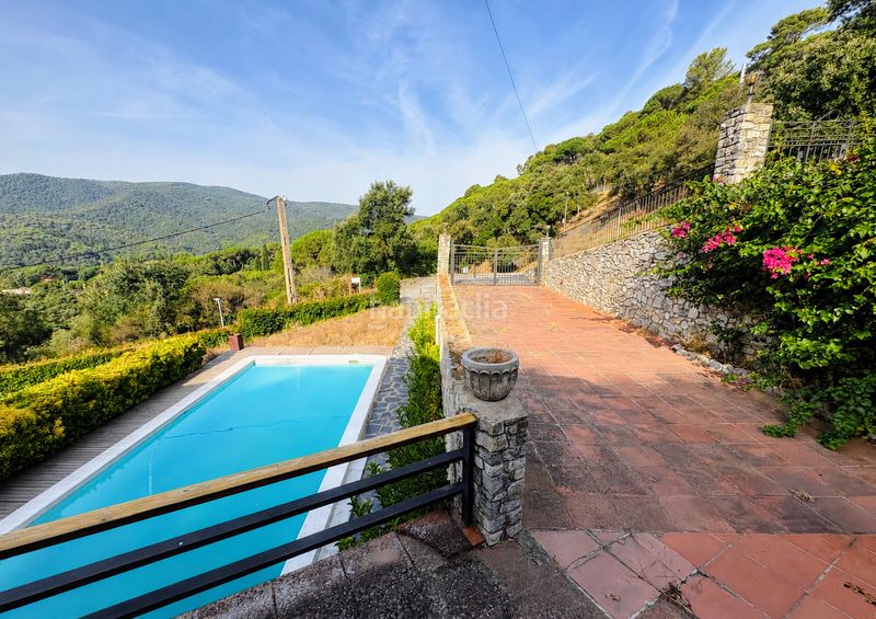 Foto 415ab1f0-64e2-463d-915f-f71a42e2b7ff. Casa amb xemeneia aparcament piscina a Vallgorguina
