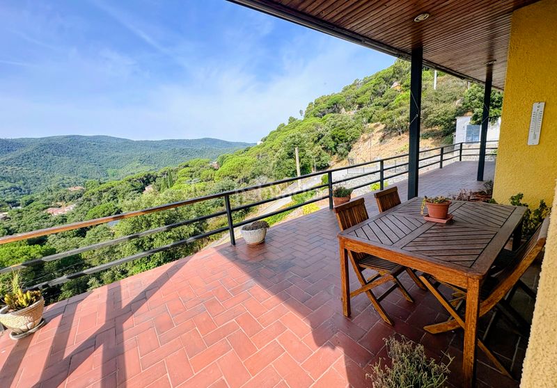 Foto 5a8ad45b-ba5f-45d3-9351-97962cc18581. Casa amb xemeneia aparcament piscina a Vallgorguina