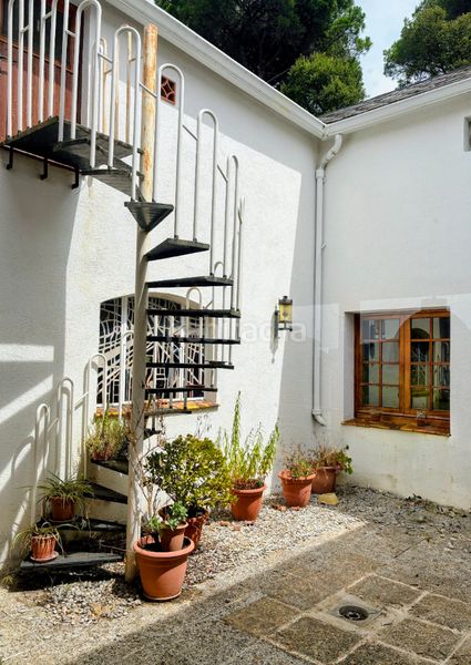 Foto d9e57328-9f9b-4c7a-9e6f-409e1f4661e8. Casa amb xemeneia aparcament piscina a Vallgorguina