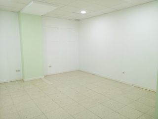 Lloguer Local Comercial a Carrús Oeste. Entresuelo comercial con una superficie de 180 m2 en la zona de