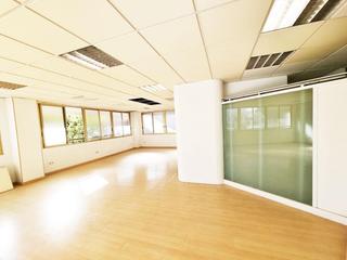 Location Local commercial à Carrús Oeste. Entresuelo comercial de 160 m2 en la zona de chimeneas  san ferm