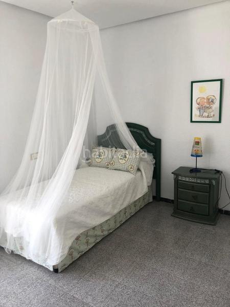 Foto d837943d-537e-4bcc-87d3-edac66f12478. Casa adossada a Calas Santiago Bernabeu Santa Pola