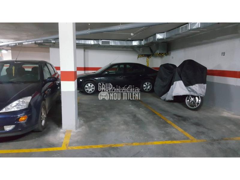 Foto a3b9c7d5-982a-4fa3-9517-97fd20fb666b. Aparcament cotxe a Benetússer
