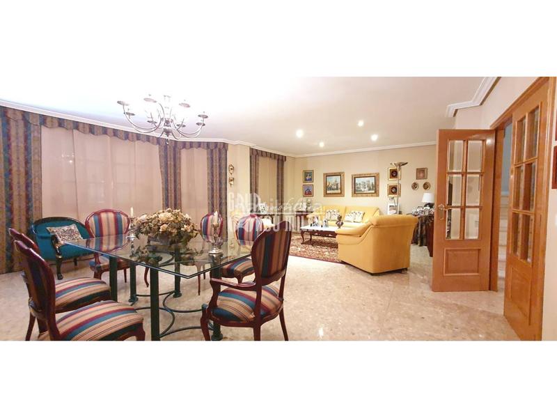 Foto 16c6bdab-77fe-4196-a58d-c0f54d3cd0c7. Casa in Alfafar