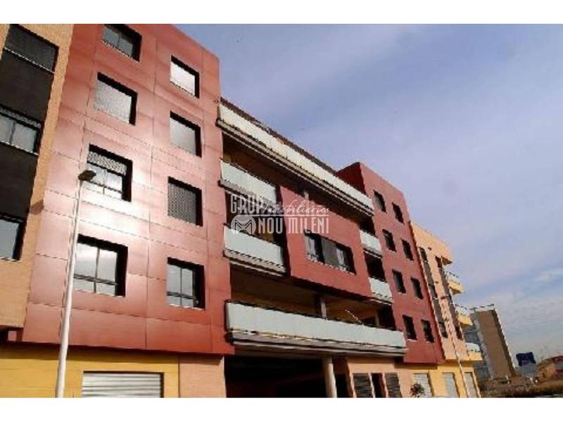 Foto b219c928-edc8-4cf9-813e-a3b5303244bf. Parking coche en Catarroja