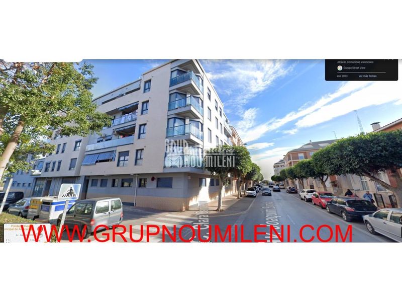 Foto b1d9e78c-7e36-4451-97ae-2b580565cfdb. Aparcament cotxe a Alcácer