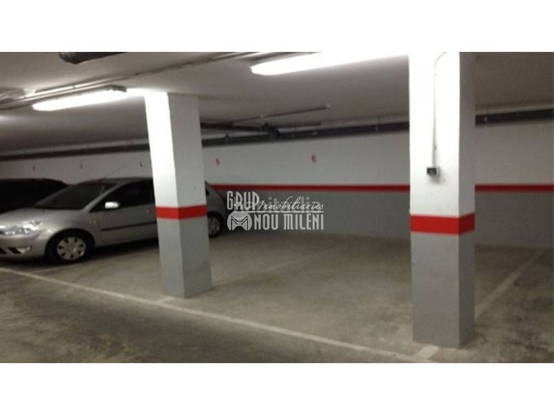 Foto 15001db7-1143-4c90-b35a-0ae0c92e8a6c. Parking coche en Catadau