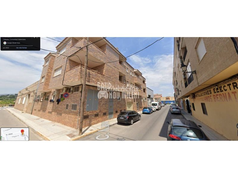 Foto d0844bb6-f234-49cb-b324-cc615935da1b. Parking coche en Catadau