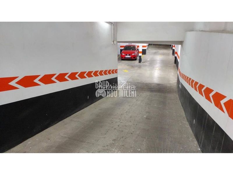 Foto 4647b0c2-7959-4596-b2f8-5b21aa8191d8. Aparcament cotxe a Centro Xirivella