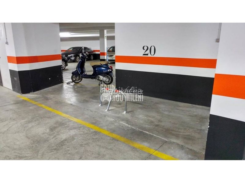 Foto e0d74498-c9c0-46a5-af4e-6894f32d6fe1. Aparcament cotxe a Centro Xirivella