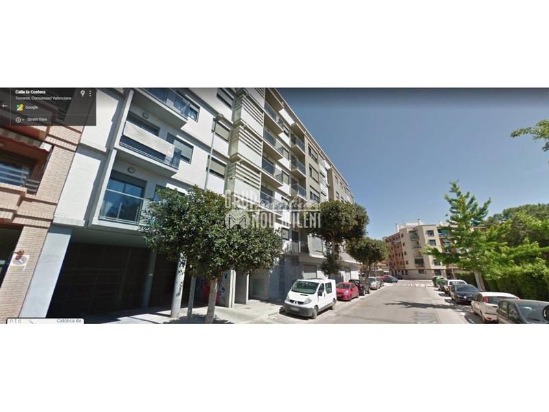 Foto 4eafaed2-e444-4a8e-a236-4fad5f6e7e8c. Location local commercial dans Parc Central Torrent