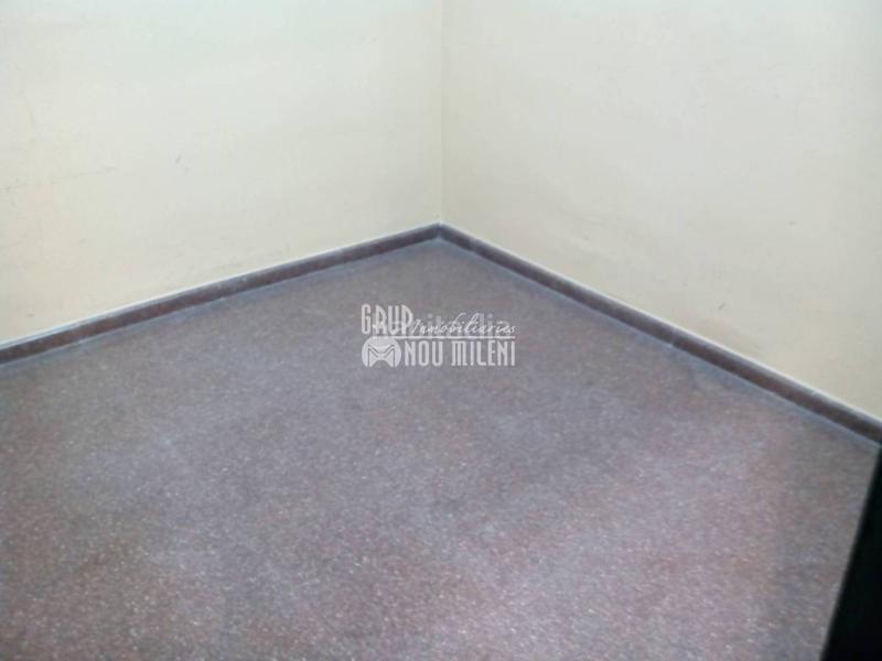 Foto a177e0d3-a117-4e4d-a22b-1c16ea6f4066. Local comercial a Camí Reial Valencia