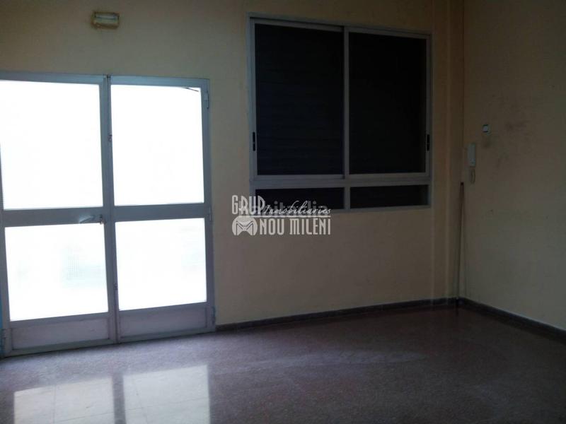 Foto b7157721-5b81-4b91-9eb8-6f2f4a0ca970. Local comercial a Camí Reial Valencia