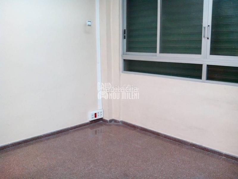 Foto f291e838-9ae3-4fa6-8874-56e1978e44b7. Local comercial a Camí Reial Valencia