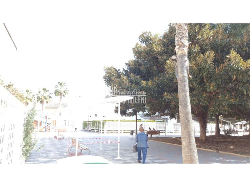 Foto 2a1199ef-ad26-40e8-b9ab-7ce12e09e192. Aparcament cotxe a Benetússer