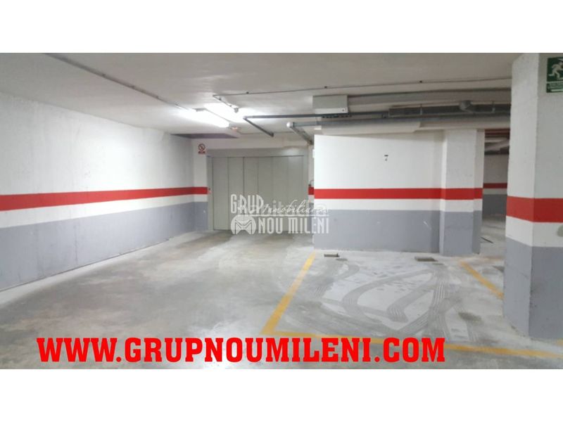 Foto 6c0458b1-4b8a-4022-a8eb-e0f3dbf7cac9. Aparcament cotxe a Benetússer