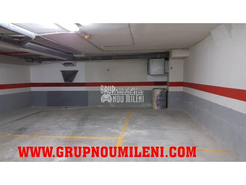 Foto 77b54a81-5e71-448e-8f4c-0c42a5838ac9. Aparcament cotxe a Benetússer