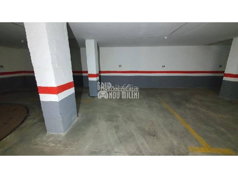 Foto 6204786e-1a44-432a-9ad0-c2a172c90fac. Aparcament cotxe a El Mercado Manises