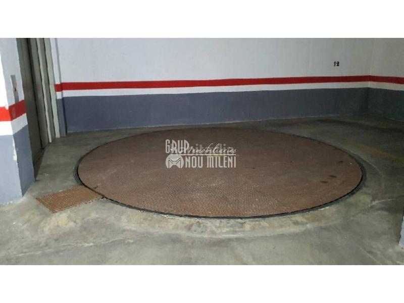 Foto 750baa2d-6ac7-4c31-b02e-be3b6901e5dc. Aparcament cotxe a El Mercado Manises