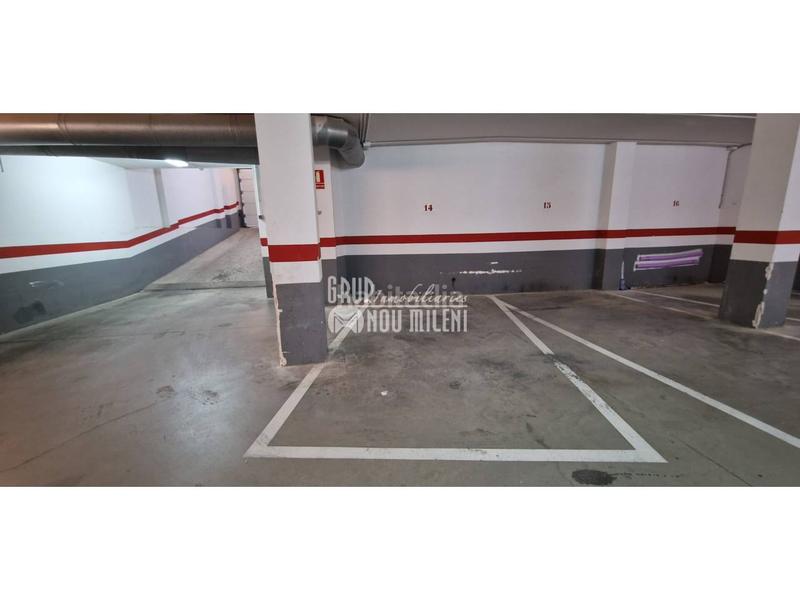Foto d56d542b-bb5c-4a26-8799-c11f8842abfe. Parking coche en Riba - roja de Túria