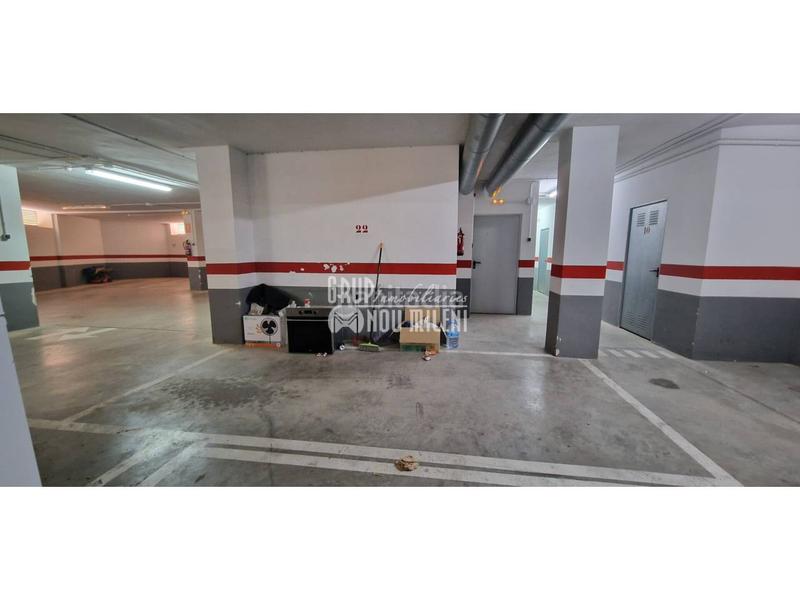 Foto c701928d-33c5-49c4-8915-23fe9d1e551a. Parking coche en Riba - roja de Túria