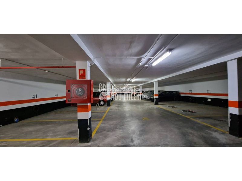 Foto c0648843-bd26-441c-85c4-622aaeae2679. Aparcament cotxe a Centro Xirivella