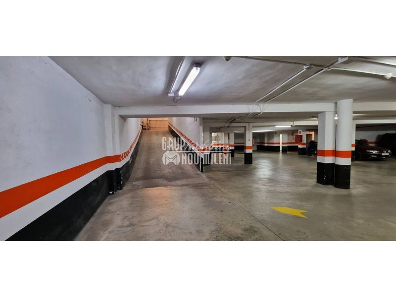 Foto fc4948a3-249c-47a4-8a29-5314a2500529. Aparcament cotxe a Centro Xirivella