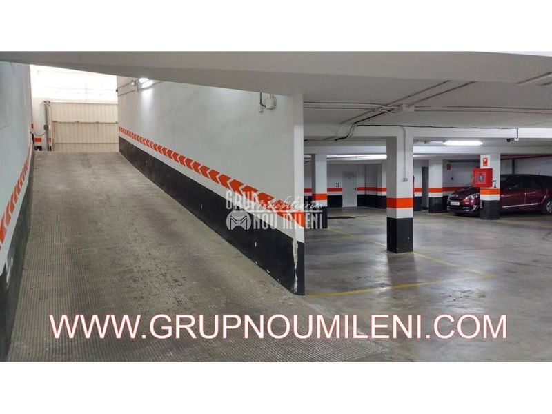 Foto fe71d1e4-3df6-4ee3-84eb-488c0c6536fe. Aparcament cotxe a Centro Xirivella