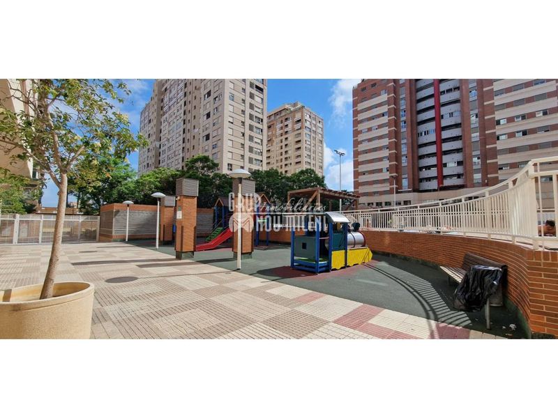 Foto 3b4a7fb4-be1b-478c-a661-a70a05d6b76e. Lloguer dúplex amb aparcament piscina a Ciutat de les Ciències i de les Arts - Justicia Valencia