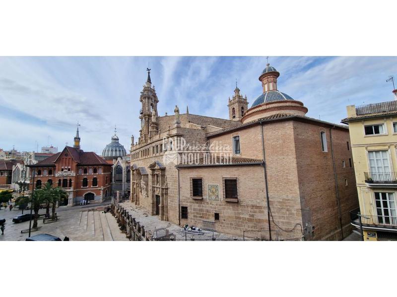 Foto 0150e75c-53c7-4056-995f-5fcfb5a30e1a. Edifici a El Mercat Valencia